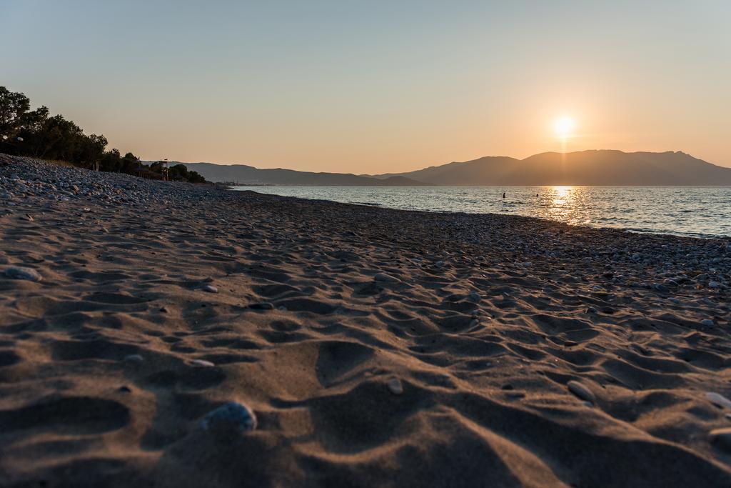 Niovi Seaside Suites Kíssamos Exteriör bild