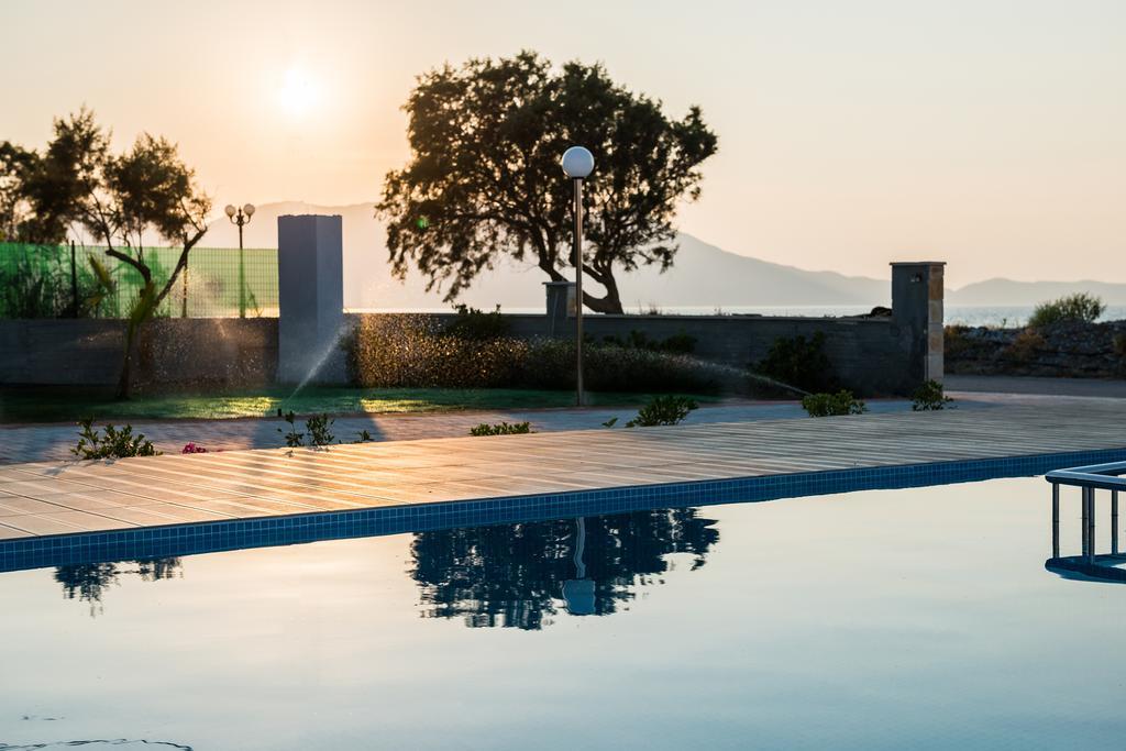 Niovi Seaside Suites Kíssamos Exteriör bild